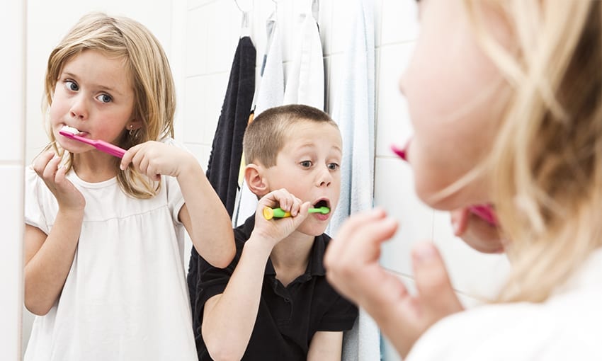 How to brush children's teeth